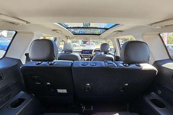 2025 Mahindra XUV700 AX7L