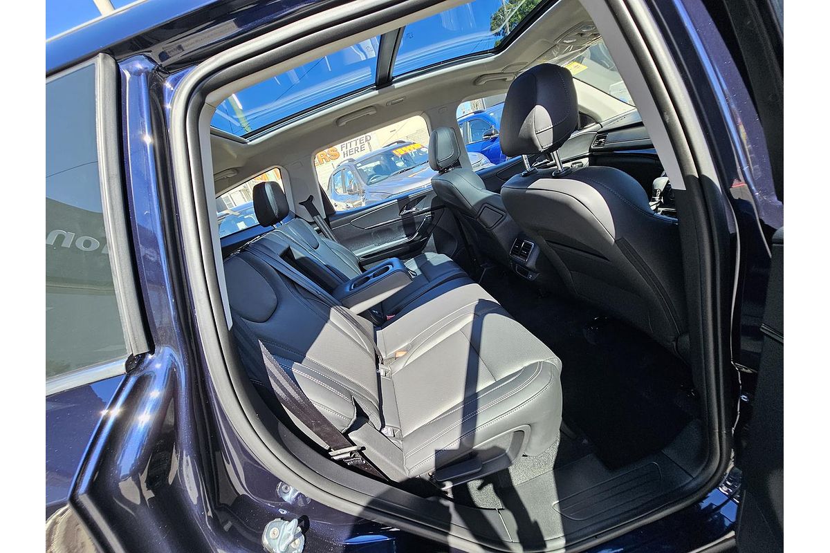 2025 Mahindra XUV700 AX7L