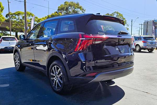 2025 Mahindra XUV700 AX7L