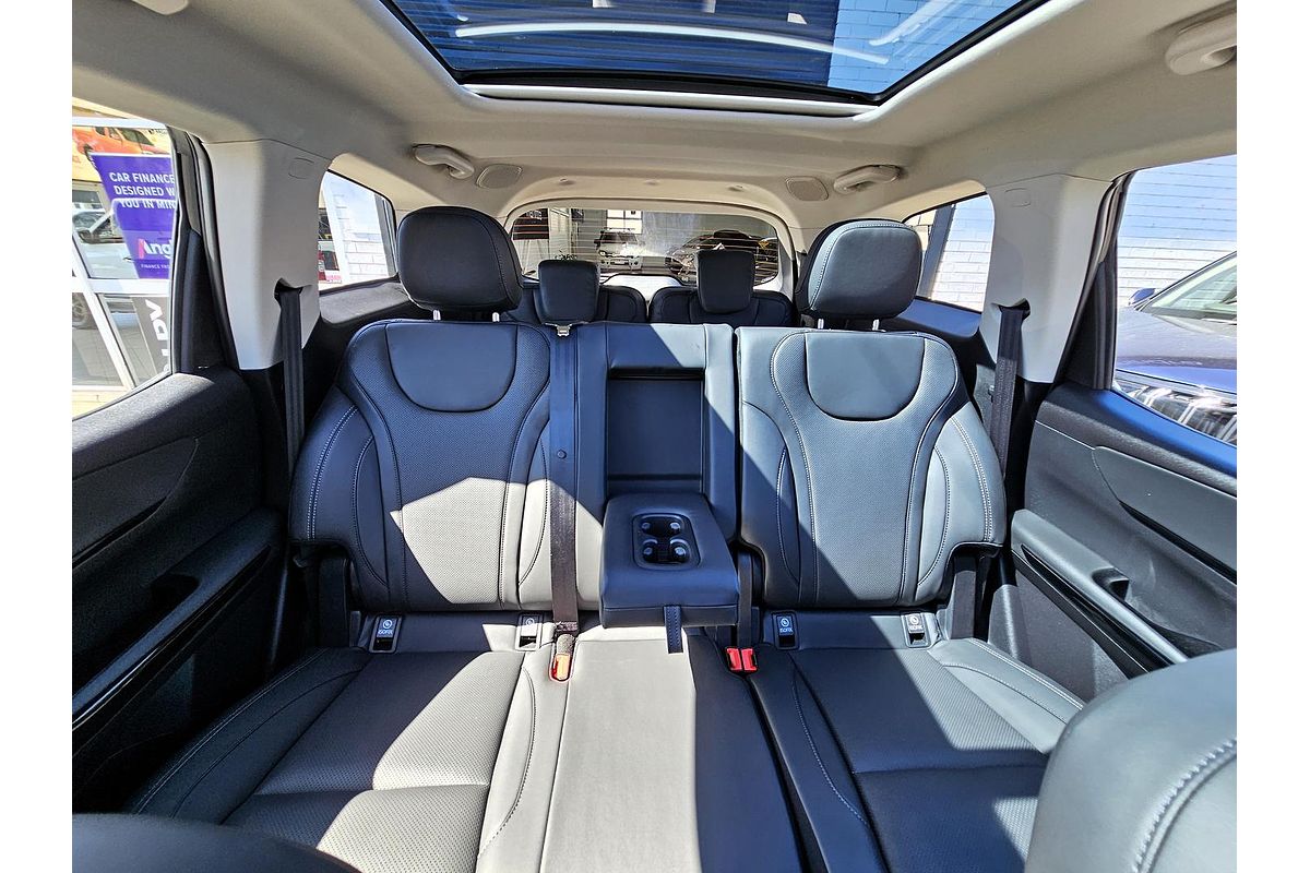 2025 Mahindra XUV700 AX7L