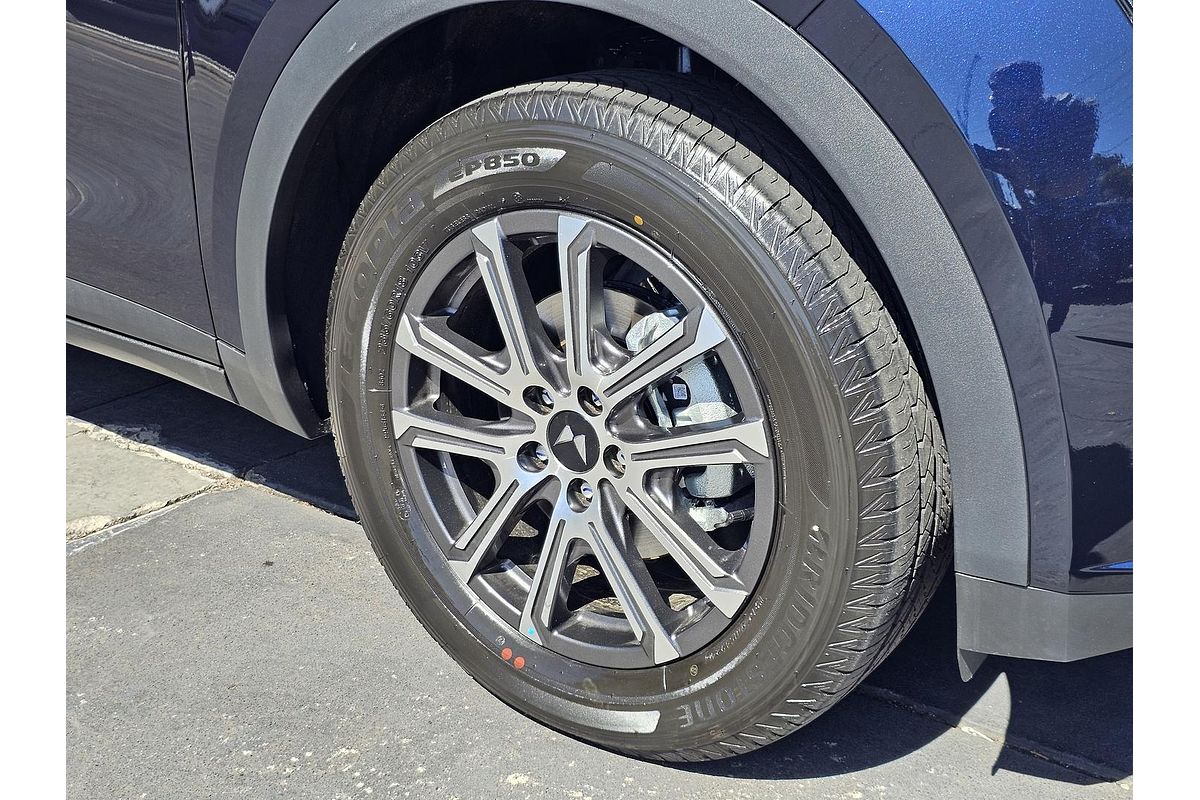 2025 Mahindra XUV700 AX7L