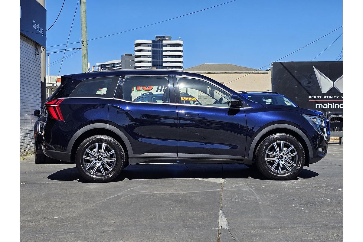 2025 Mahindra XUV700 AX7L