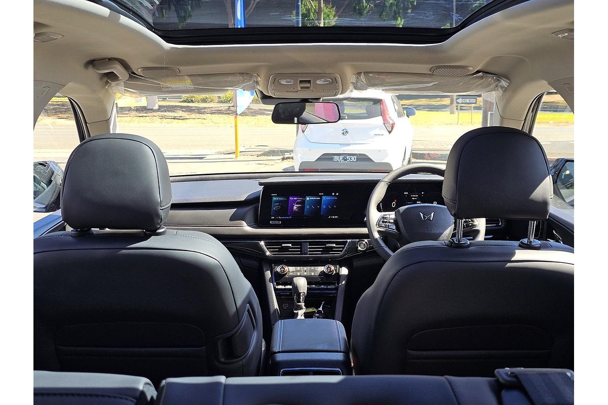 2025 Mahindra XUV700 AX7L