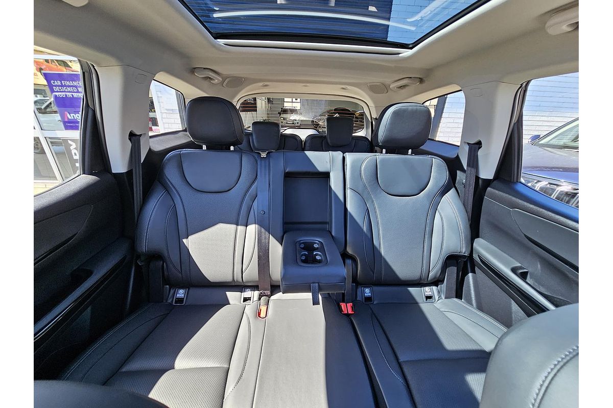 2025 Mahindra XUV700 AX7L