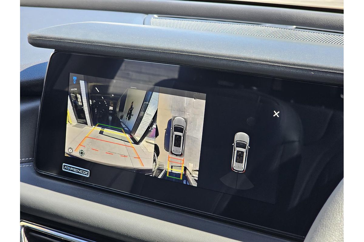 2025 Mahindra XUV700 AX7L