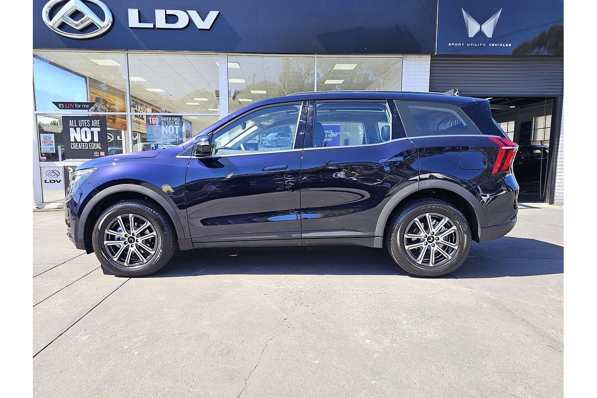 2025 Mahindra XUV700 AX7L