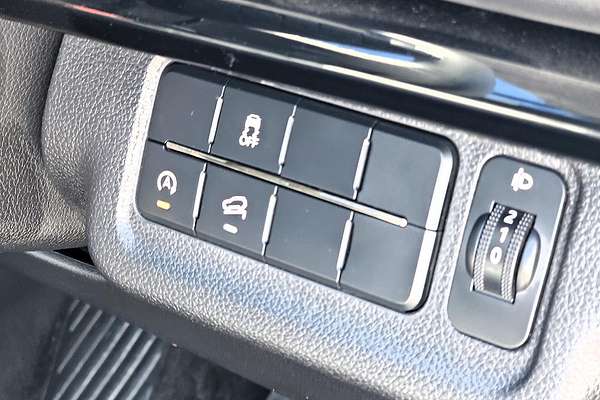 2025 Mahindra XUV700 AX7L