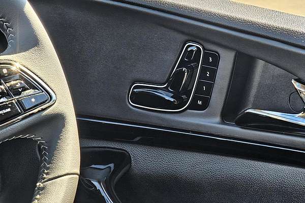 2025 Mahindra XUV700 AX7L