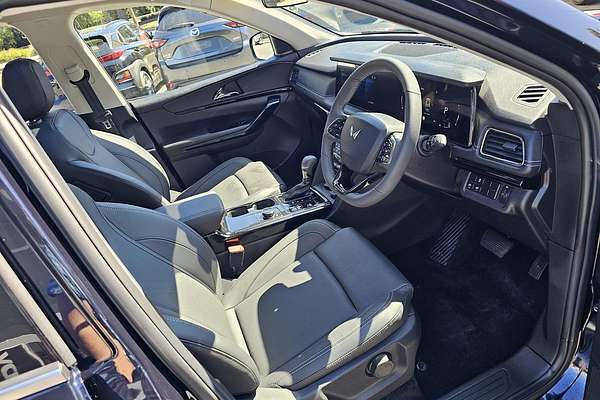 2025 Mahindra XUV700 AX7L