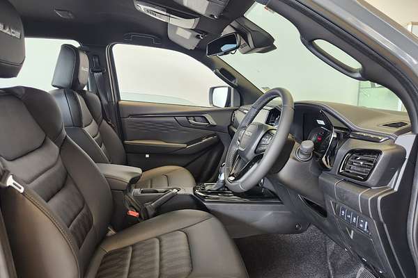 2025 Isuzu D-MAX BLADE 4X4