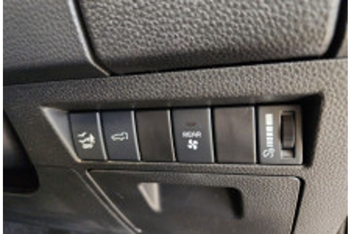 2025 Isuzu MU-X LS-T