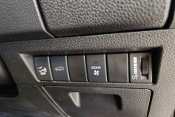 2025 Isuzu MU-X LS-T