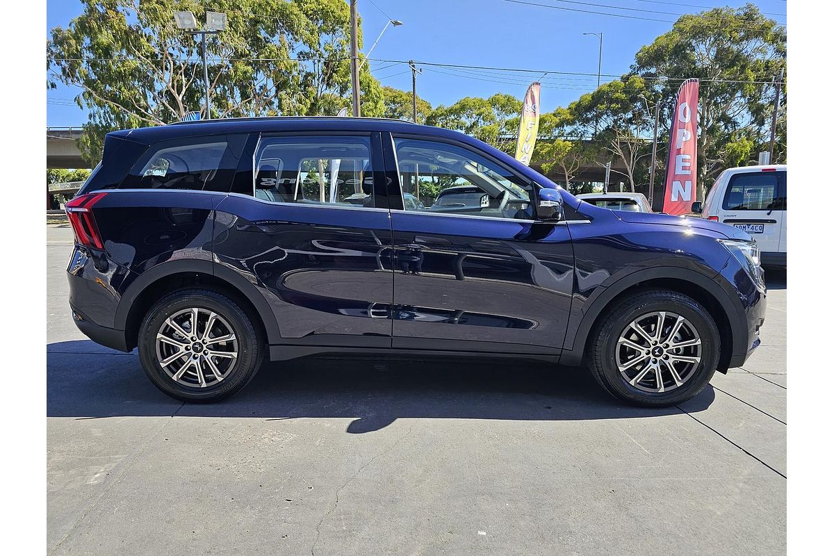 2025 Mahindra XUV700 AX7L