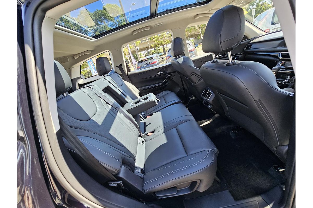 2025 Mahindra XUV700 AX7L