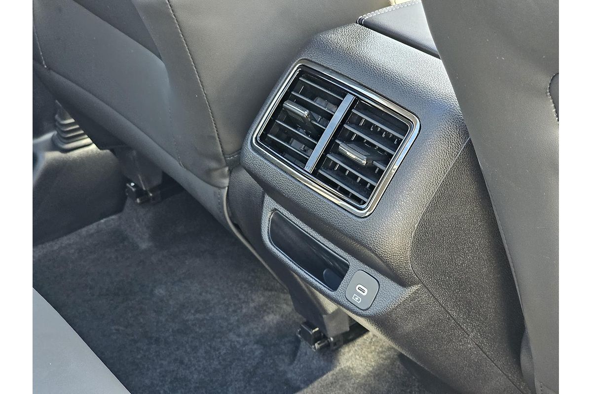 2025 Mahindra XUV700 AX7L