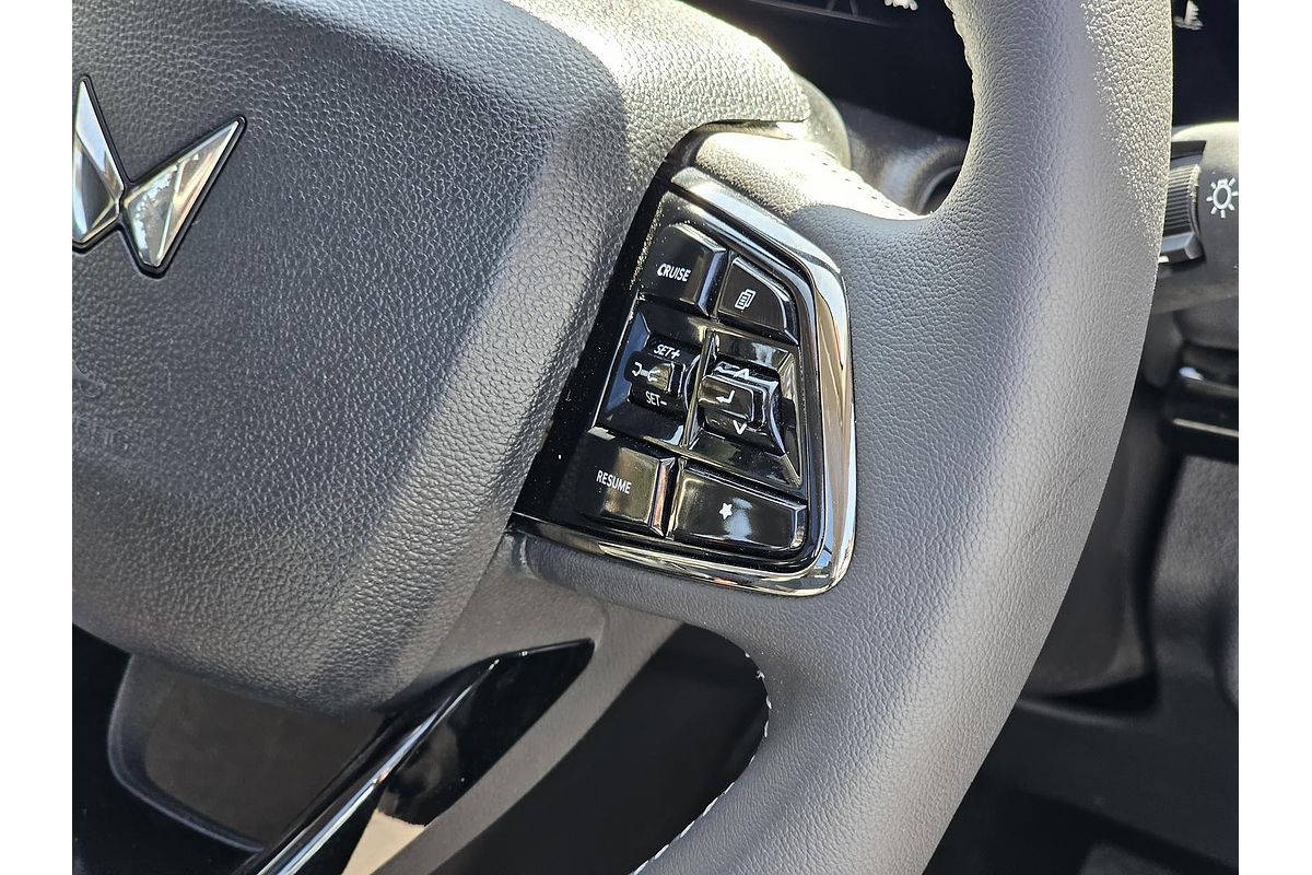 2025 Mahindra XUV700 AX7L