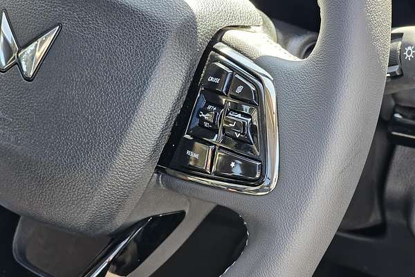 2025 Mahindra XUV700 AX7L