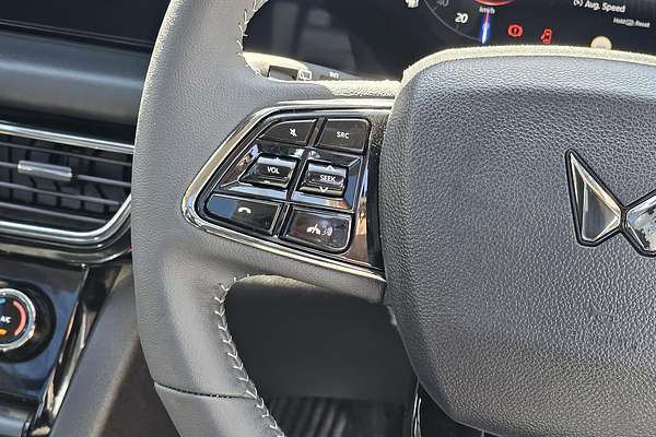 2025 Mahindra XUV700 AX7L