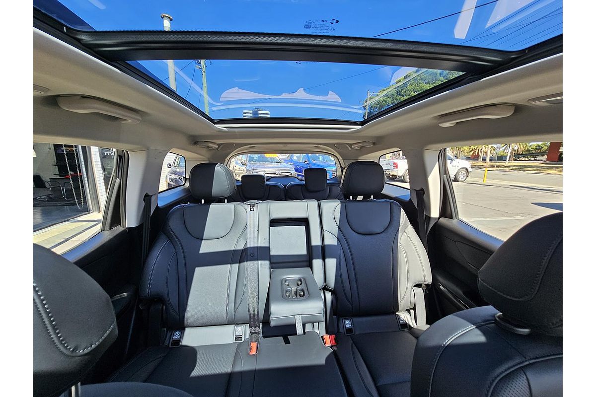 2025 Mahindra XUV700 AX7L