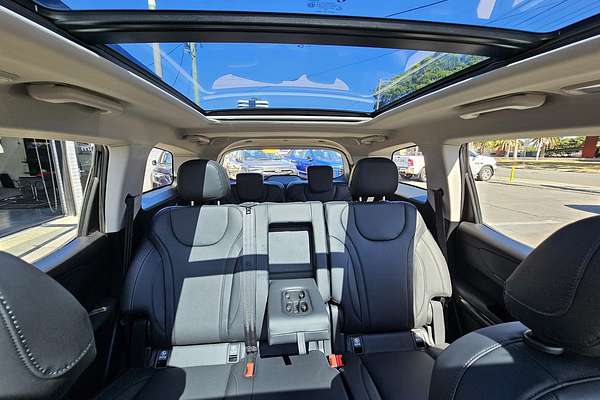 2025 Mahindra XUV700 AX7L