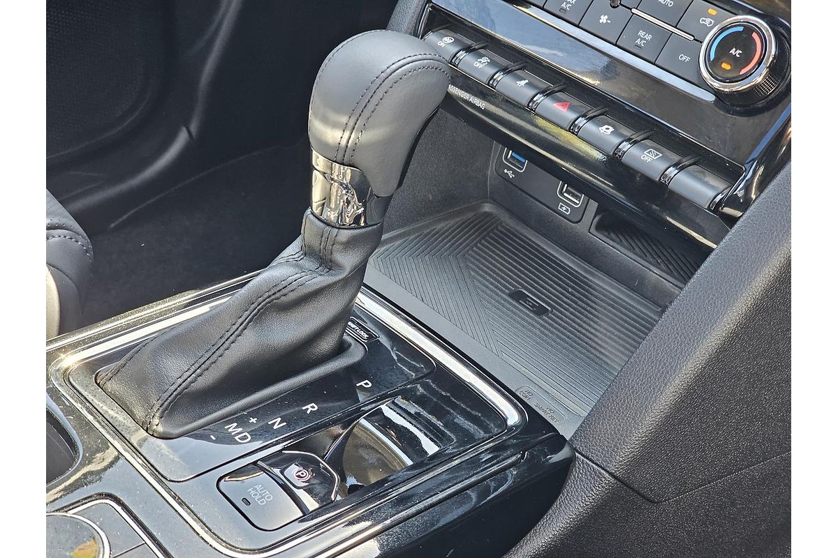 2025 Mahindra XUV700 AX7L