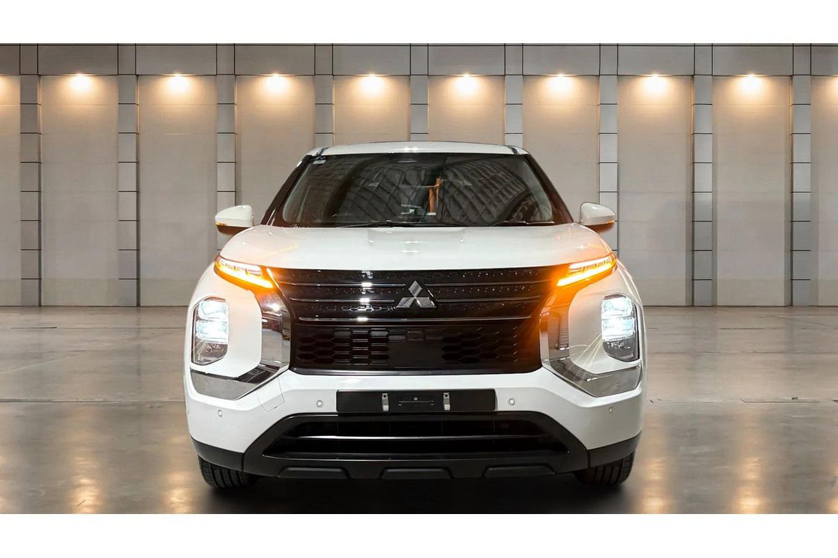 2023 Mitsubishi Outlander ES ZM