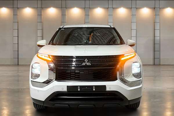 2023 Mitsubishi Outlander ES ZM