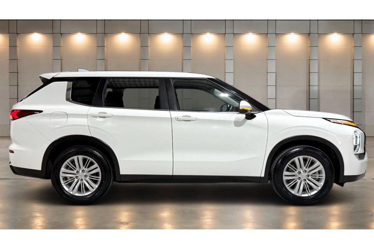 2023 Mitsubishi Outlander ES ZM