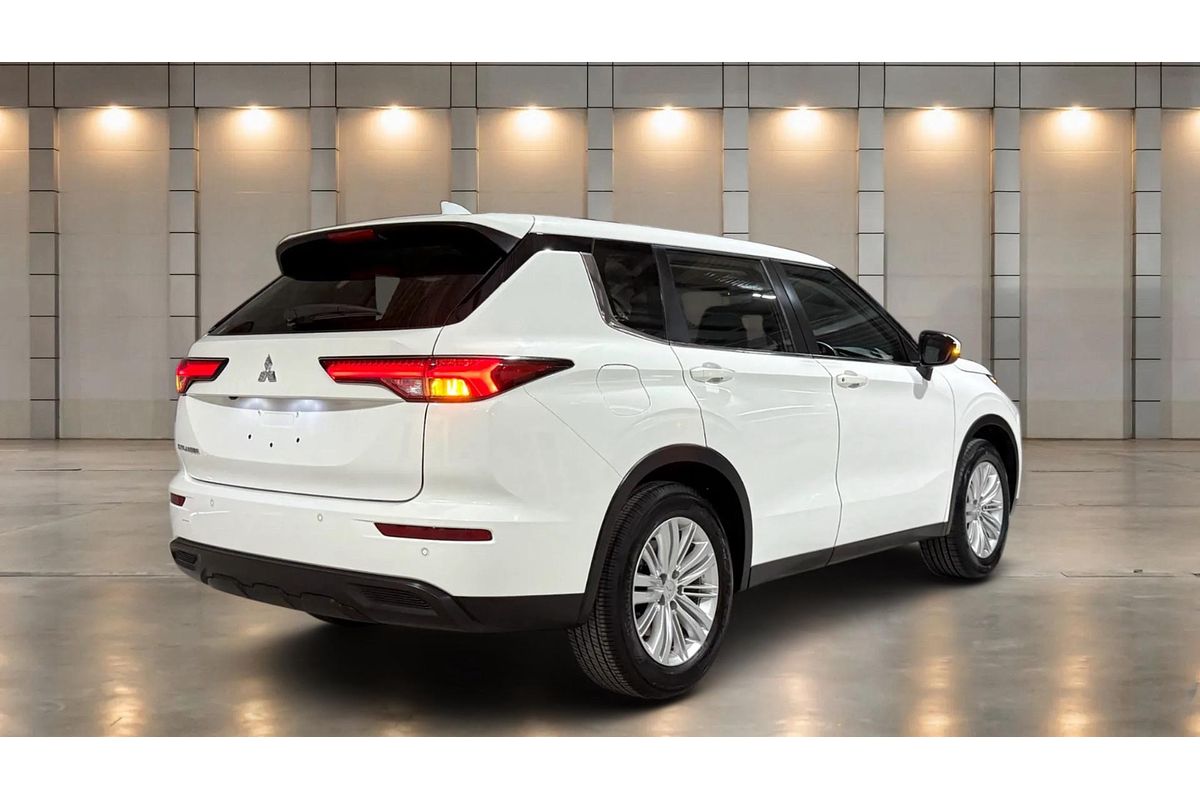 2023 Mitsubishi Outlander ES ZM