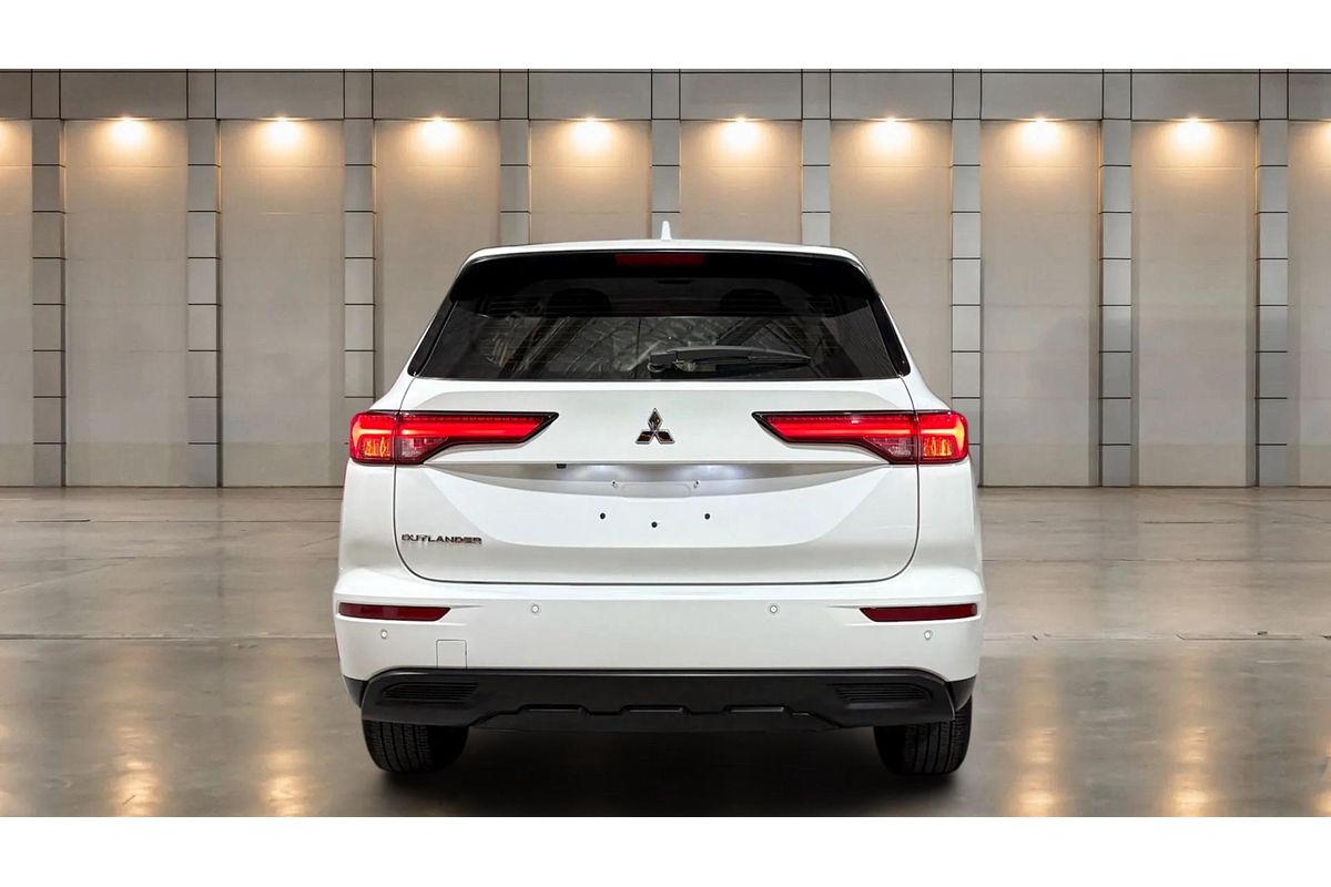 2023 Mitsubishi Outlander ES ZM
