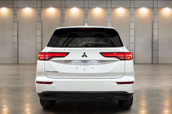 2023 Mitsubishi Outlander ES ZM