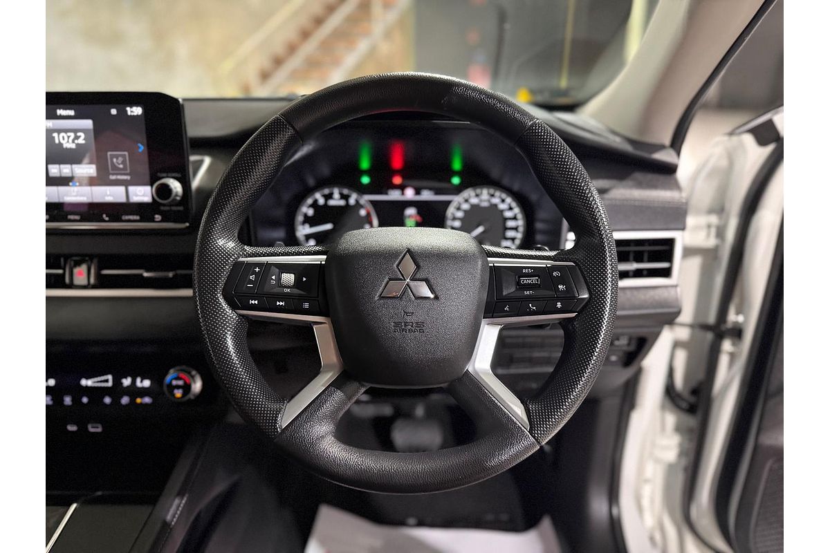 2023 Mitsubishi Outlander ES ZM