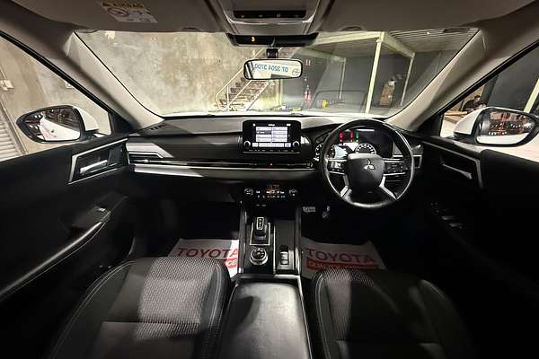 2023 Mitsubishi Outlander ES ZM