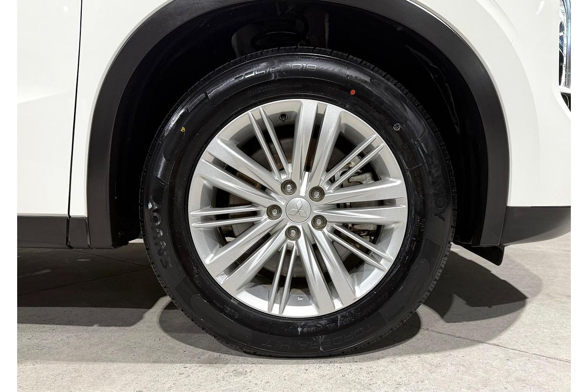 2023 Mitsubishi Outlander ES ZM