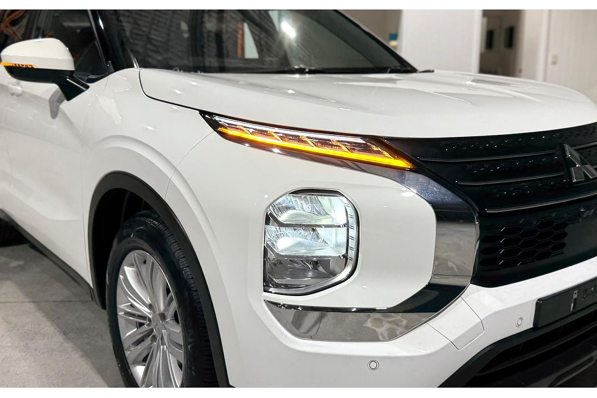 2023 Mitsubishi Outlander ES ZM