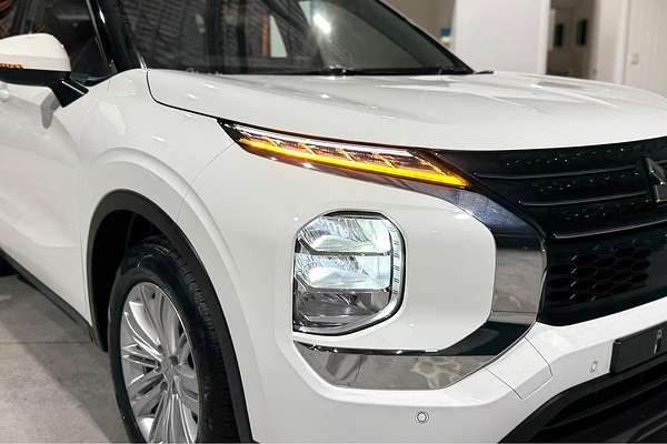 2023 Mitsubishi Outlander ES ZM