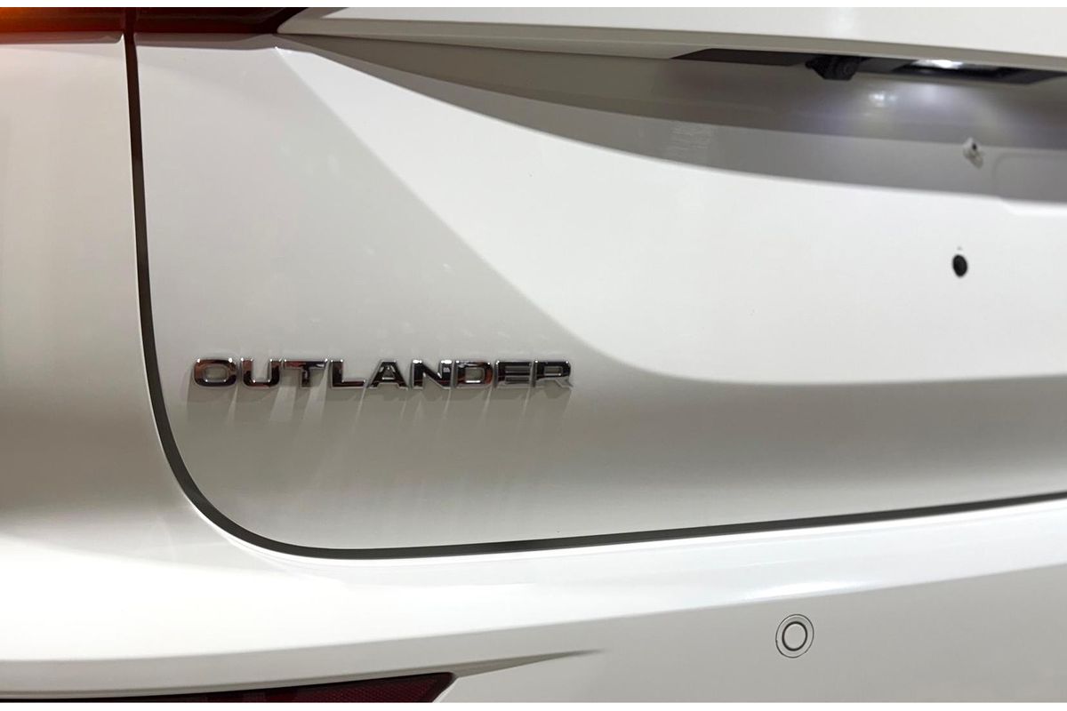 2023 Mitsubishi Outlander ES ZM