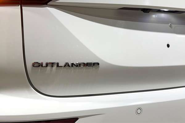 2023 Mitsubishi Outlander ES ZM