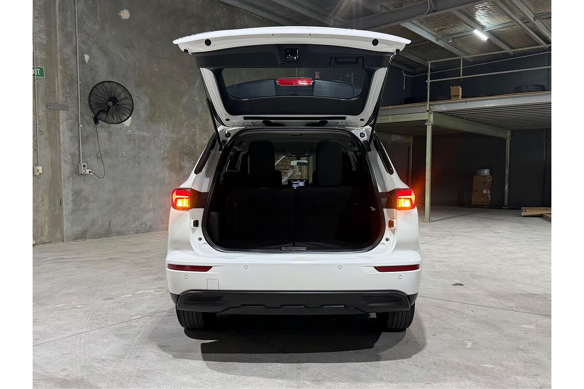 2023 Mitsubishi Outlander ES ZM