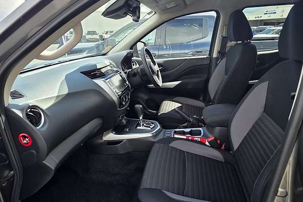 2025 Nissan Navara ST D23 4X4