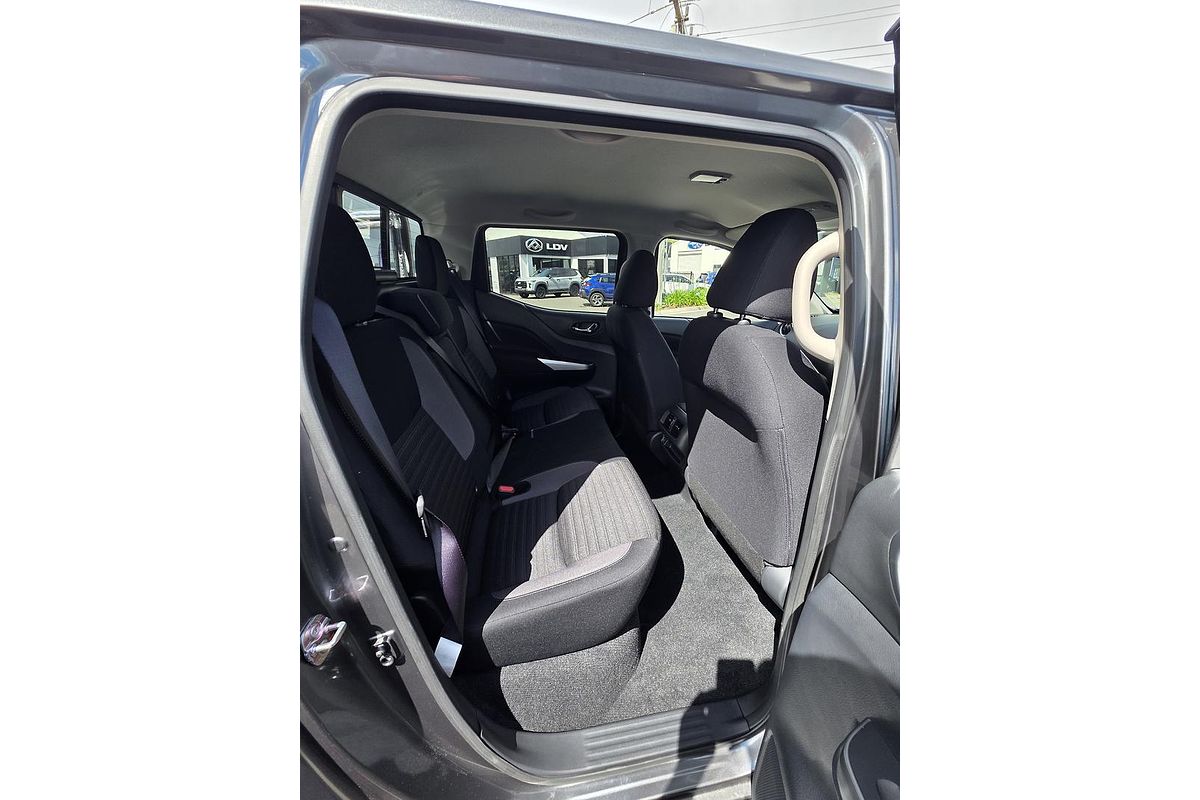 2025 Nissan Navara ST D23 4X4