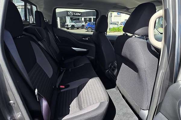 2025 Nissan Navara ST D23 4X4