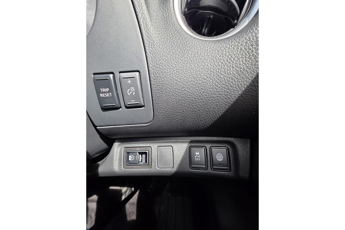 2025 Nissan Navara ST D23 4X4