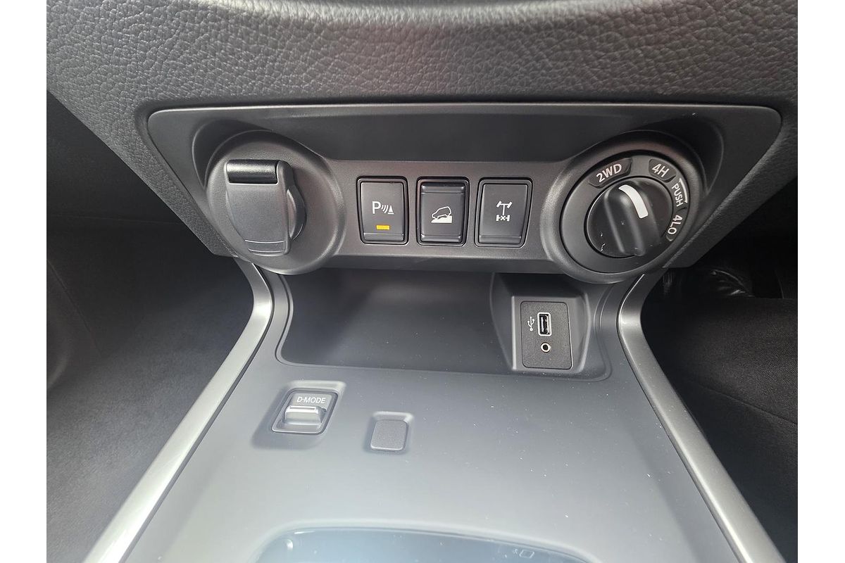 2025 Nissan Navara ST D23 4X4