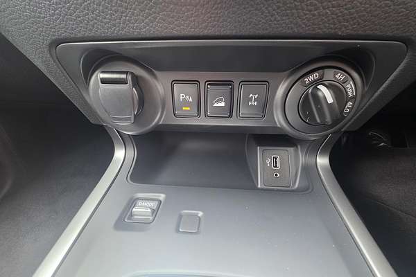 2025 Nissan Navara ST D23 4X4