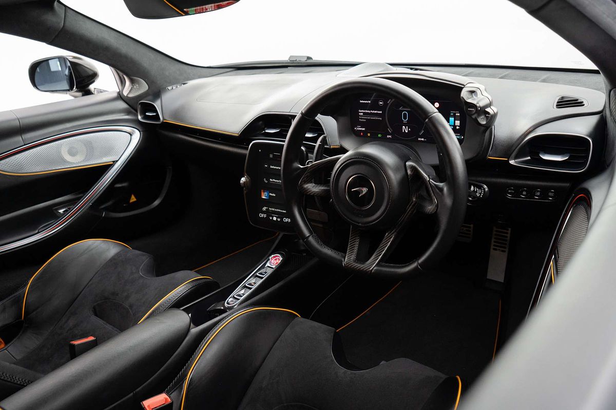 2024 McLaren Artura P16