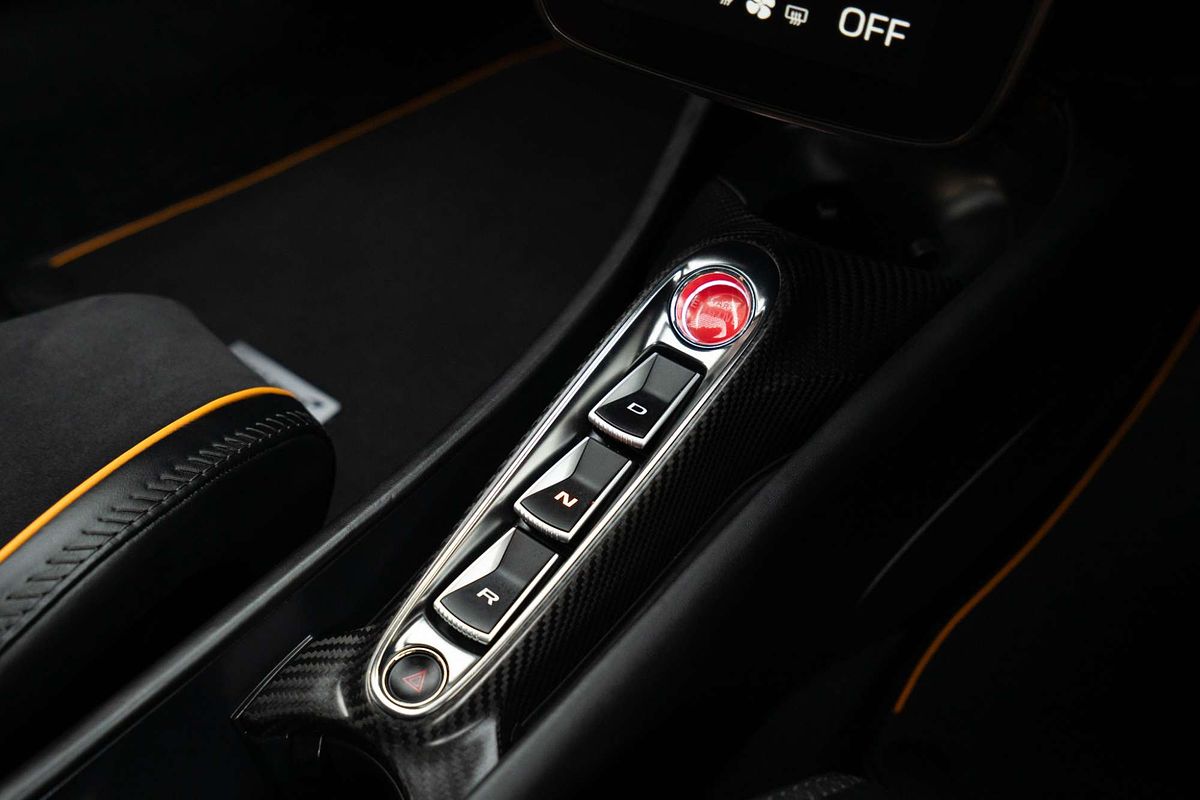 2024 McLaren Artura P16