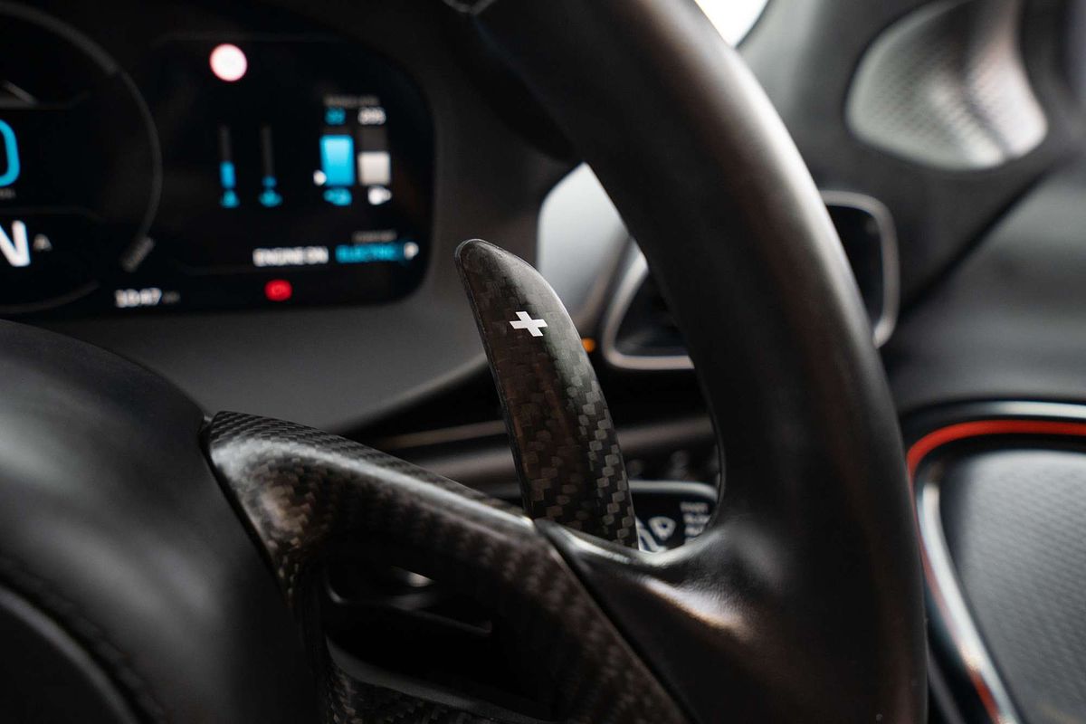 2024 McLaren Artura P16