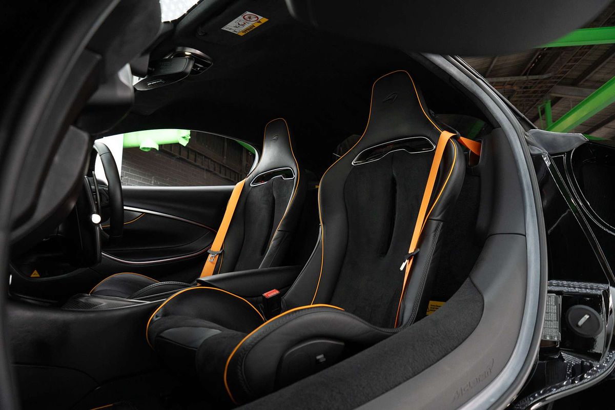 2024 McLaren Artura P16