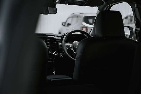 2025 Isuzu MU-X X-TERRAIN